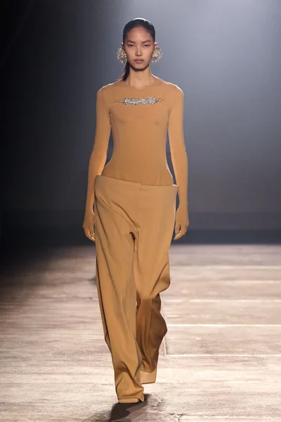 Look 4